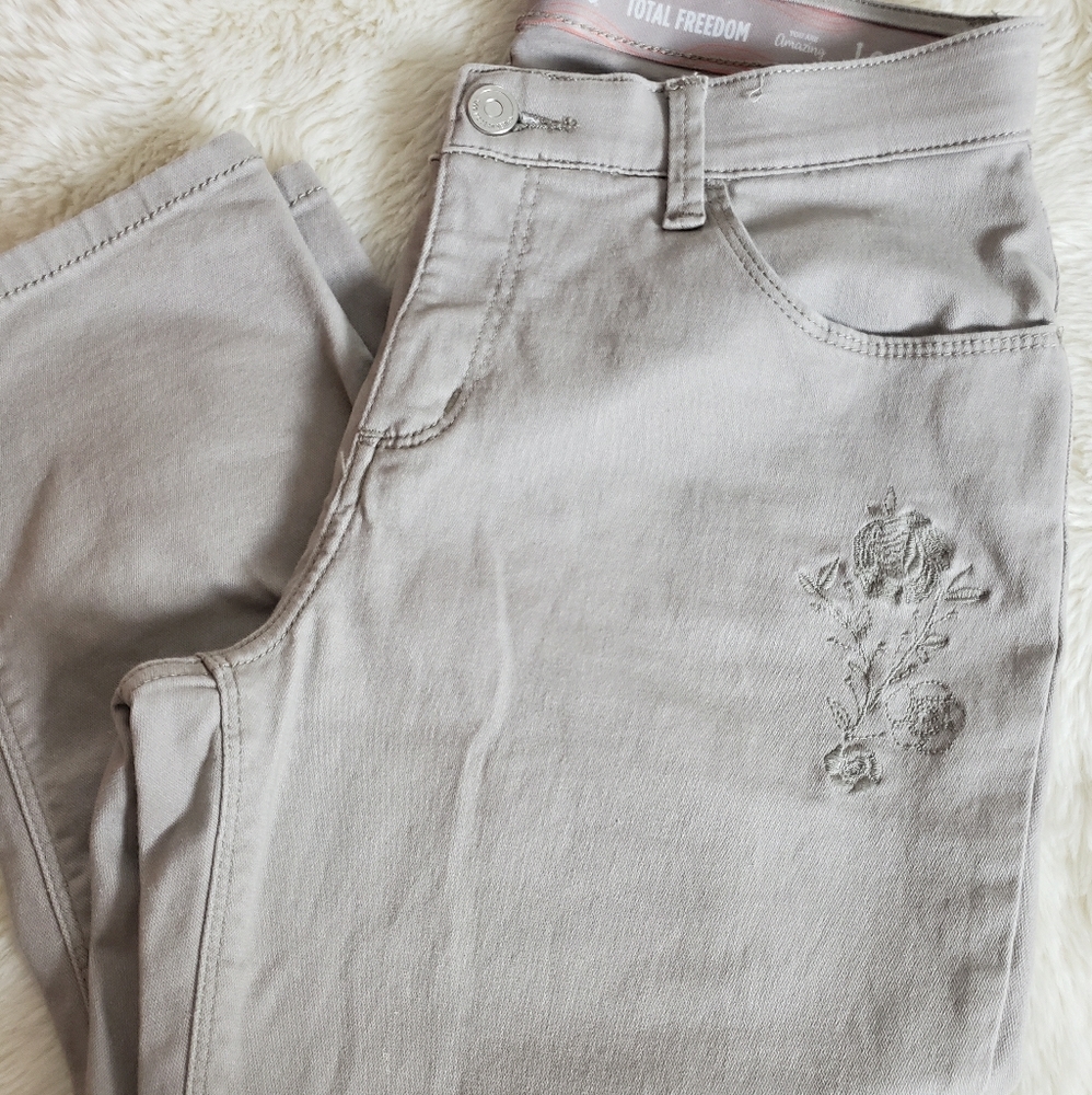LEE Total Freedom Capris
